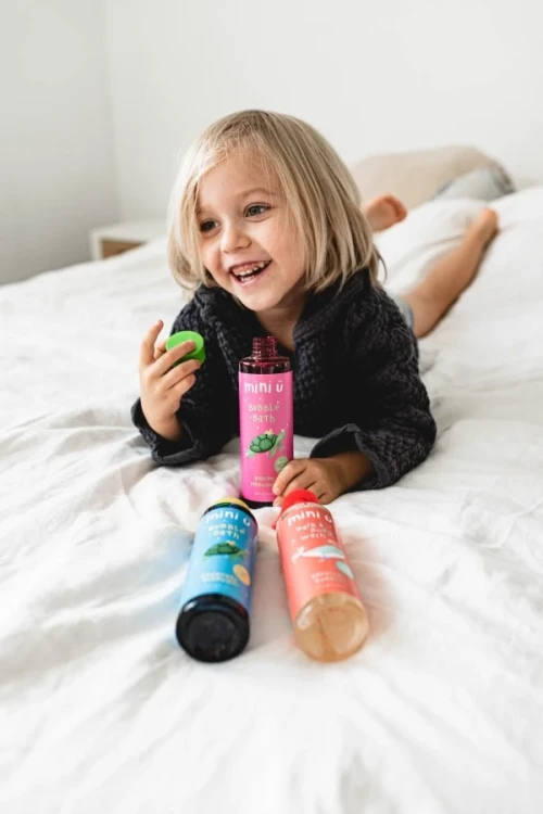 Naturalny-babelkowy-plyn-do-kapieli-TRUSKAWKA-dla-dzieci-i-niemowlat--Miniu (2).webp