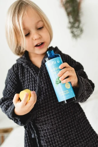 Naturalny-babelkowy-plyn-do-kapieli-GUMA-BALONOWA-dla-dzieci-i-niemowlat--Miniu (2).webp