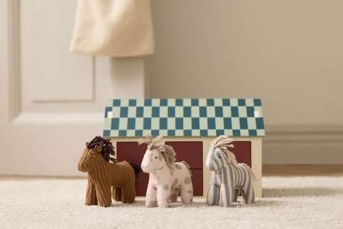 Drewniana-stajnia-z-konikami--Kids-Concept (1).webp