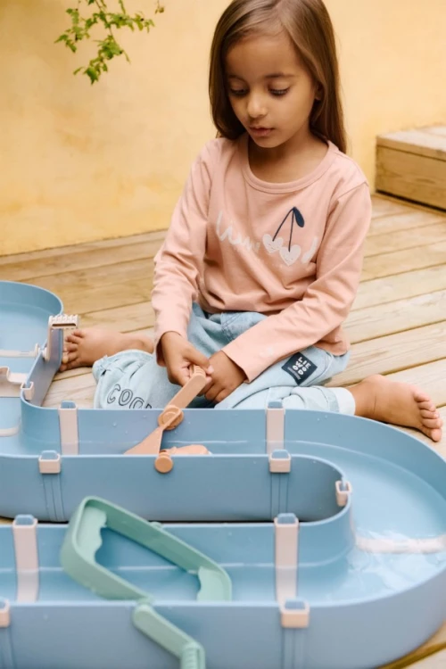 Tor-wodny-z-lodkami-Cassian---beach-blue,-multi-mix--Liewood (1).webp