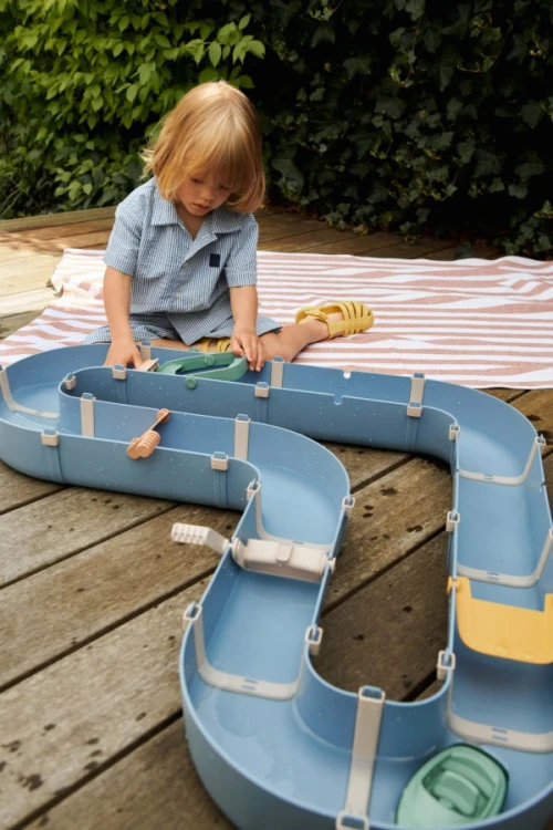 Tor-wodny-z-lodkami-Cassian---beach-blue,-multi-mix--Liewood (4).webp