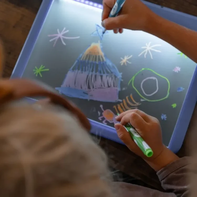 Podswietlany-tablet-do-nauki-pisania-i-rysowania-K-DRAW-PRO---niebieski--Kidywolf (3).webp
