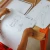 Podswietlany-tablet-do-nauki-pisania-i-rysowania-KIDYDRAW-PRO---rozowy--Kidywolf (7).webp