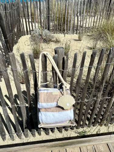 Torba-plazowa-transparentna---Bezowa--PlayStore (1).webp