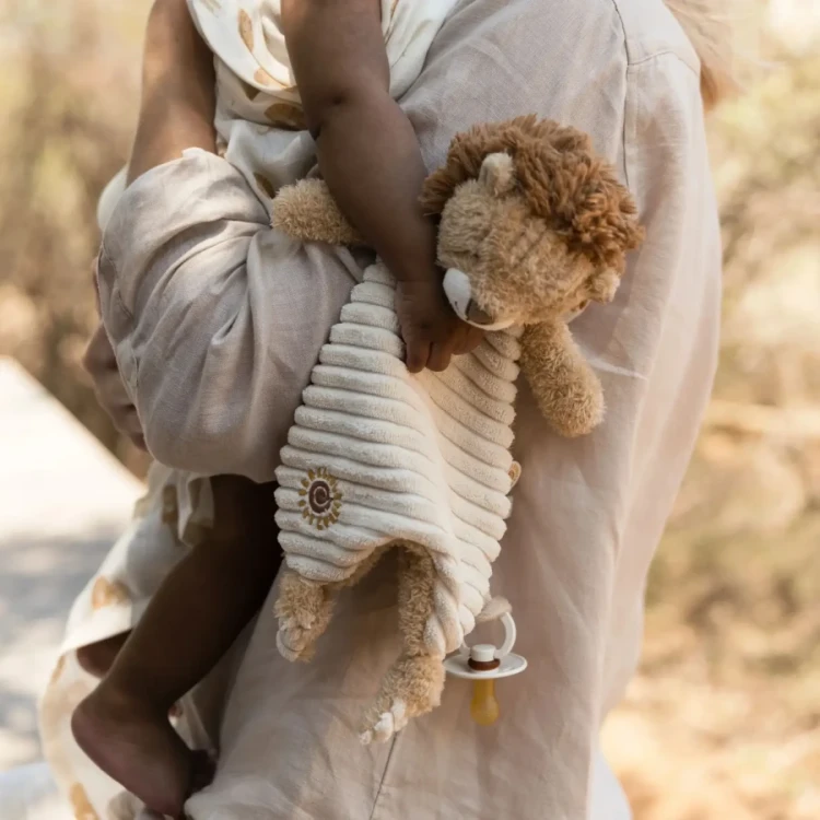 Przytulaczek-Lew-Safari-Friends--Little-Dutch (4).webp