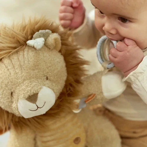 Przytulanka-Lew-aktywizujacy-Safari-Friends--Little-Dutch (3).webp