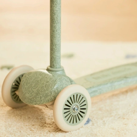 pol_pm_Little-Dutch-Hulajnoga-trojkolowa-Green-6182_5.webp