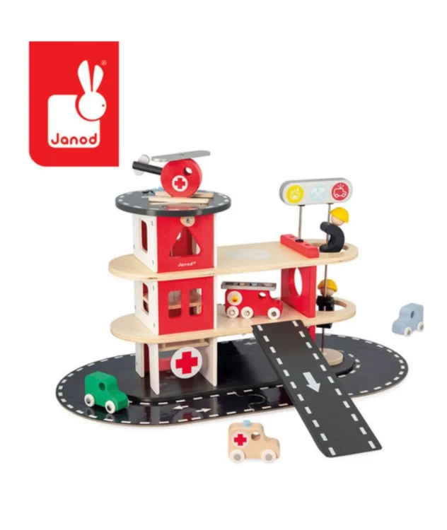 Drewniana remiza strażacka z 5 akcesoriami Bolid 2+