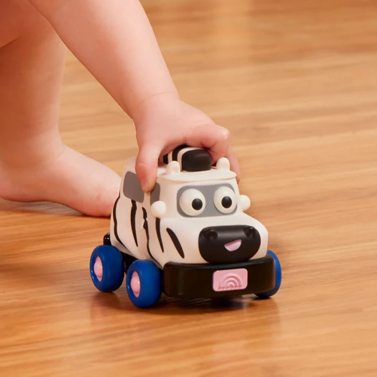 Safari-Speedsters--zestaw-3-autek-zwierzatek-z-napedem--B.Toys (3).webp