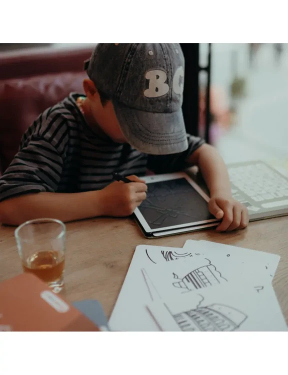 podswietlany-tablet-do-rysowania-piraci-kidydraw-mini (4).webp