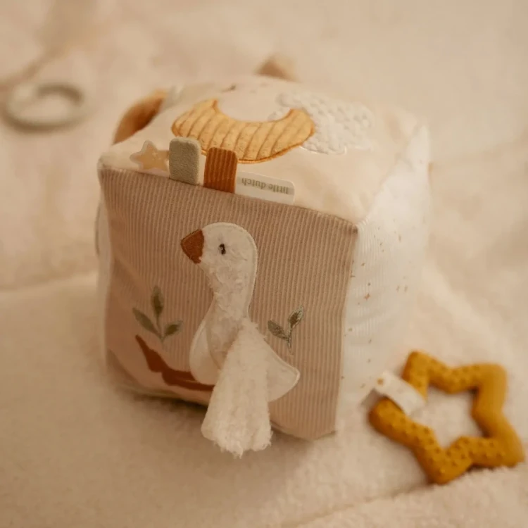 Kostka-aktywizujaca-Newborn-Naturals--Little-Dutch (3).webp