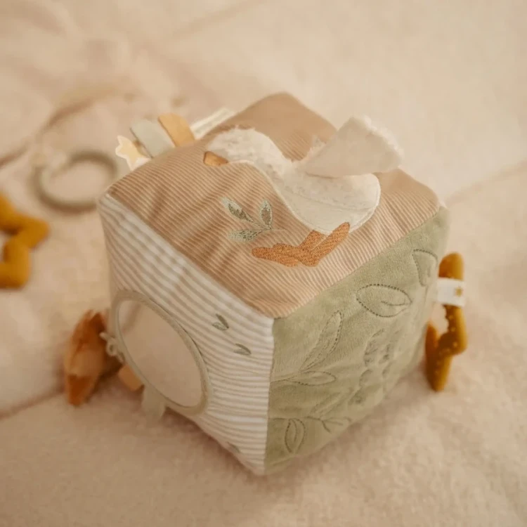 Kostka-aktywizujaca-Newborn-Naturals--Little-Dutch (5).webp