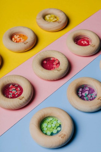 Grzechotka-sensoryczna---Baklazan--Petit-Boum (1).webp