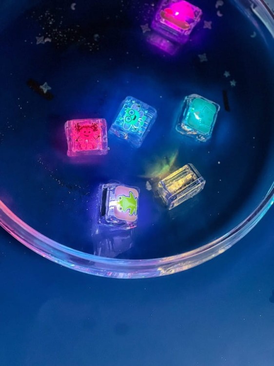 Kostki-sensoryczne-swiecace-w-wodzie-6szt.---Wrozki--Glo-Pals (2).webp