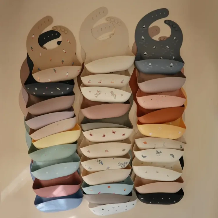 Sliniak-silikonowy-Kites--Mushie (4).webp