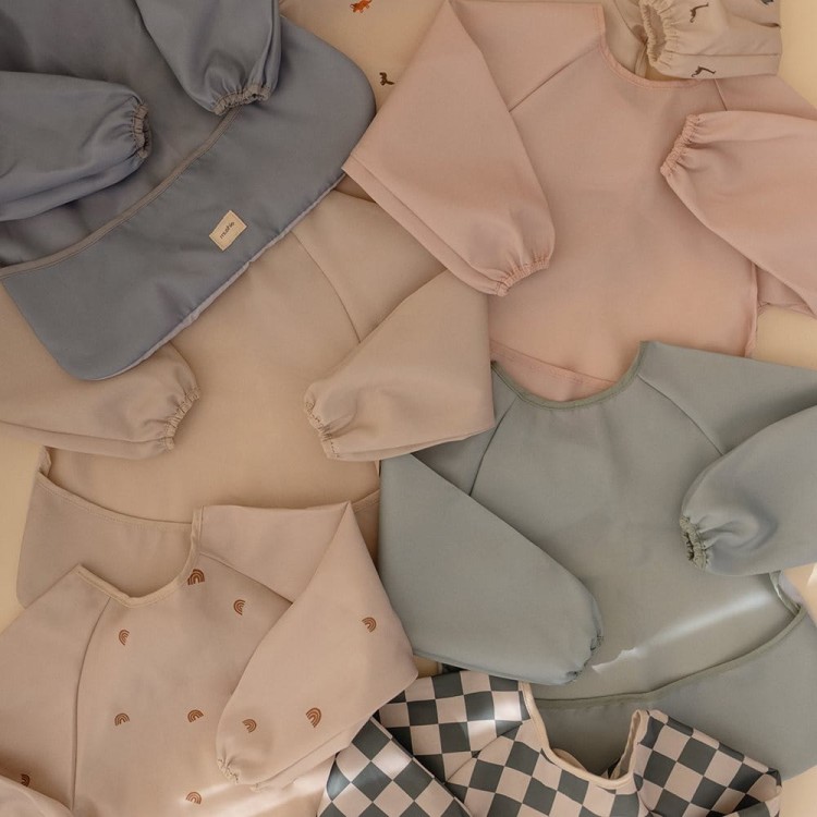 mushie-wodoodporny-sliniak-z-dlugim-rekawem-dino (1).jpg