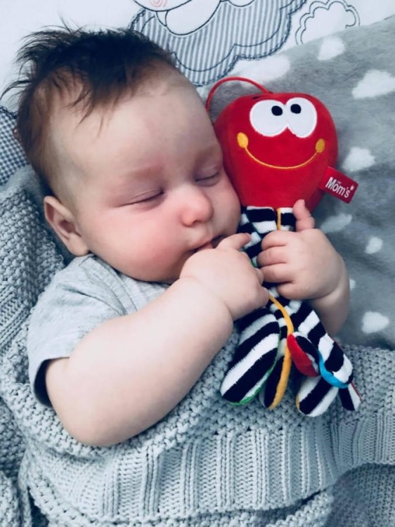 Mini-osmiorniczka-kontrastowa-CZERWONA--Moms-Care (1).webp