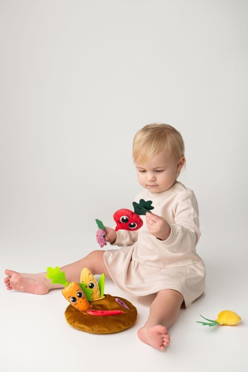 MOMS-CARE-Ogrodek-warzywny-lifestyle-1.jpg