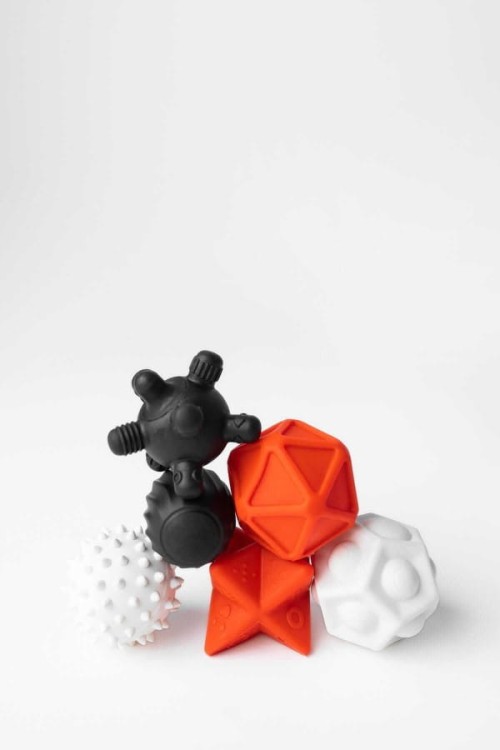 Pileczki-sensoryczne-6-szt.-Kontrastowe--Moms-care (1).webp