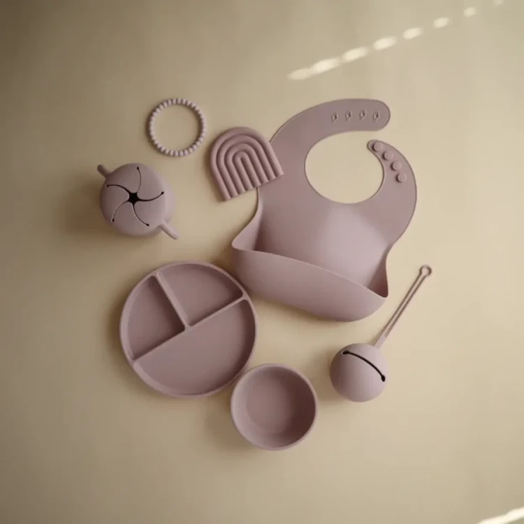 Miseczka-sylikonowa-z-przyssawka---Soft-Lilac--Mushie (4).webp