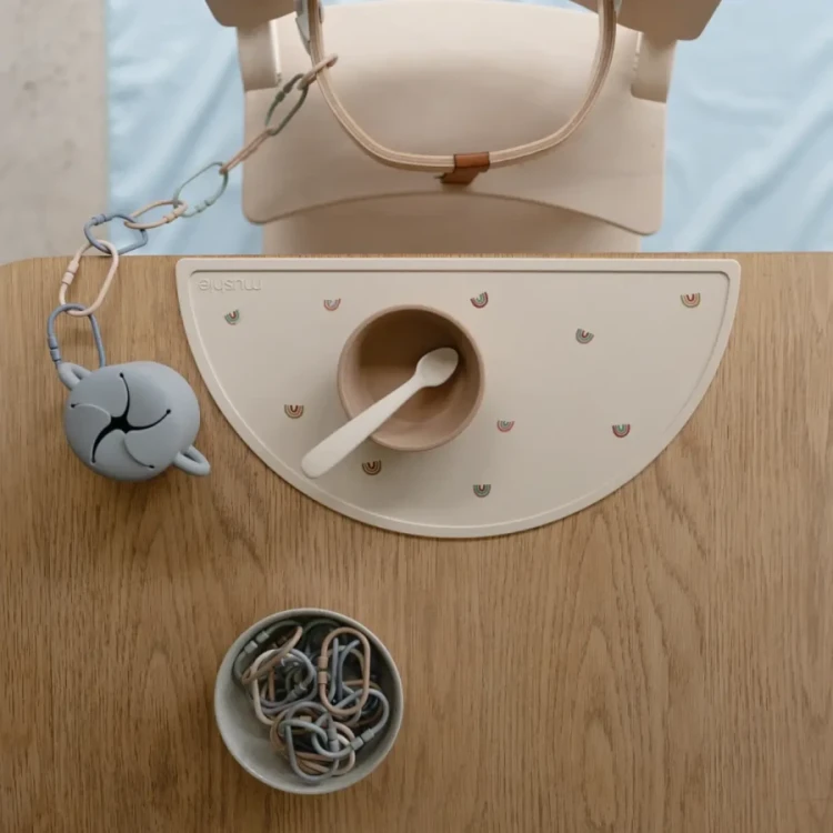 Miseczka-sylikonowa-z-przyssawka---Natural--Mushie (2).webp