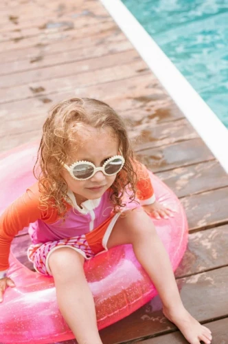 Okulary-przeciwsloneczne-Fleur-Butter--Kietla (1).webp